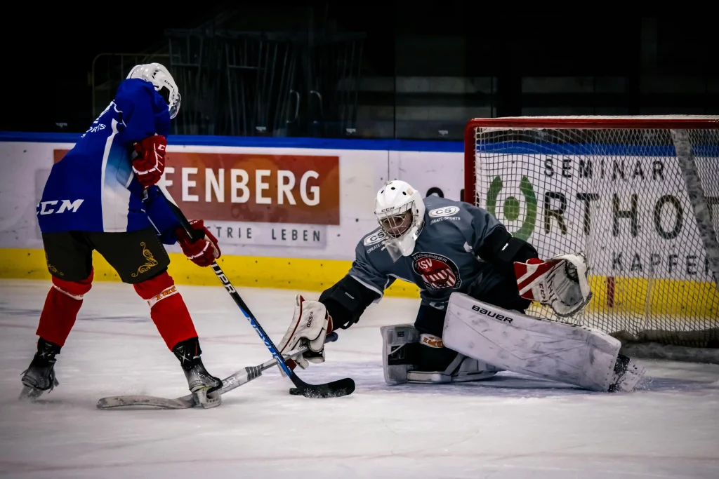 Eishockey-Strategie verstehen: Offensiv- und Defensivtaktiken im Detail